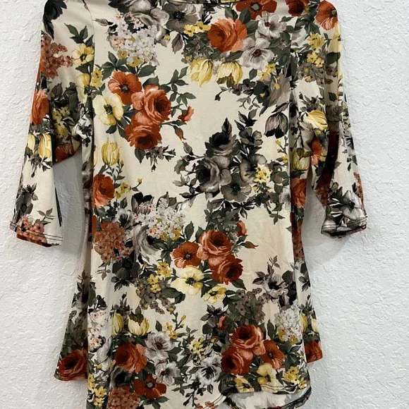 Star Vixen Women's Elbow Sleeve Hanky Hem Tunic Size Medium Light Floral - Picture 3 of 5